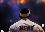 PG电子娱乐-太阳硬仗取胜开拓者，德罗赞成为关键先生