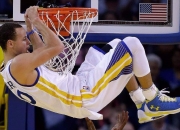 PG游戏APP-绿茵场外的决胜时刻，当楚阿梅尼在NBA总决赛之夜挺身而出