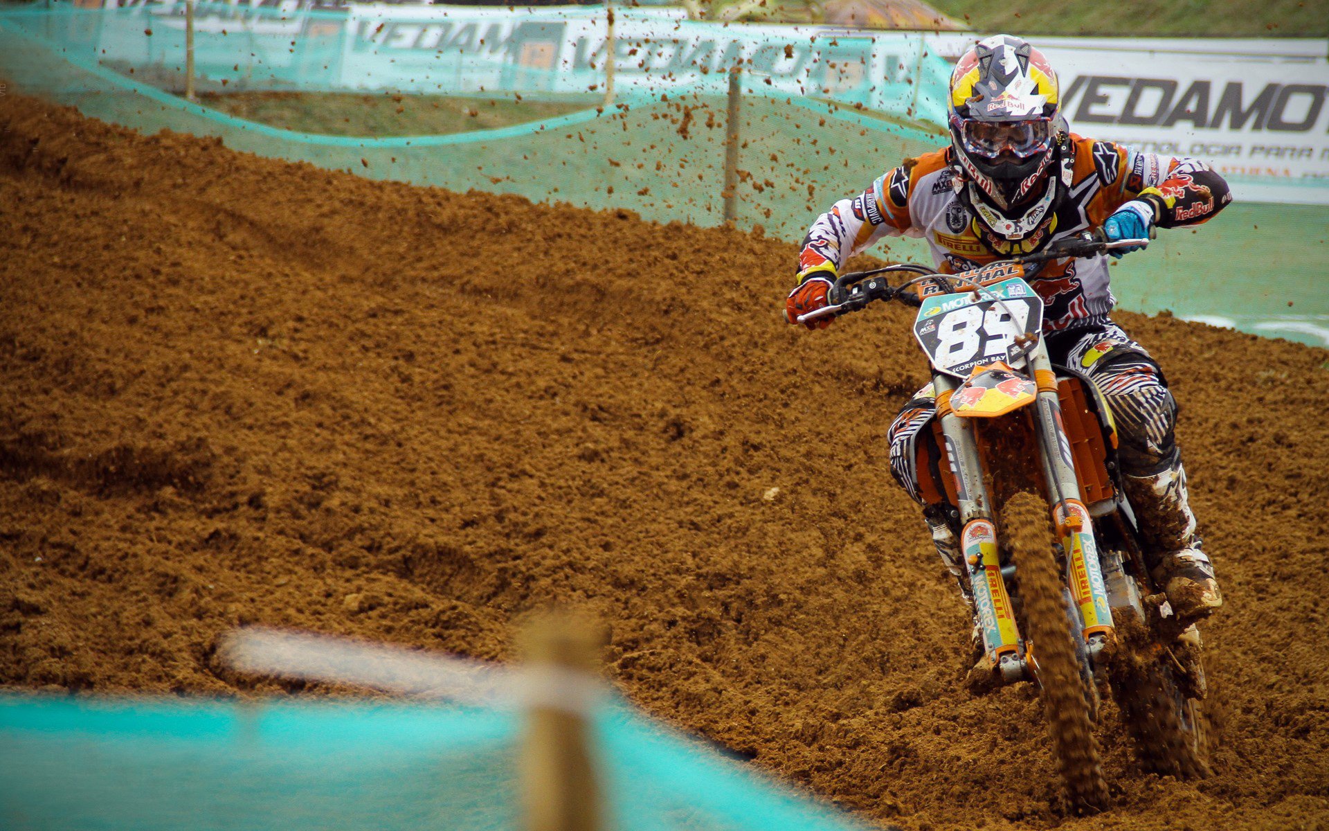 广东队鏖战马刺，米切尔带队取胜